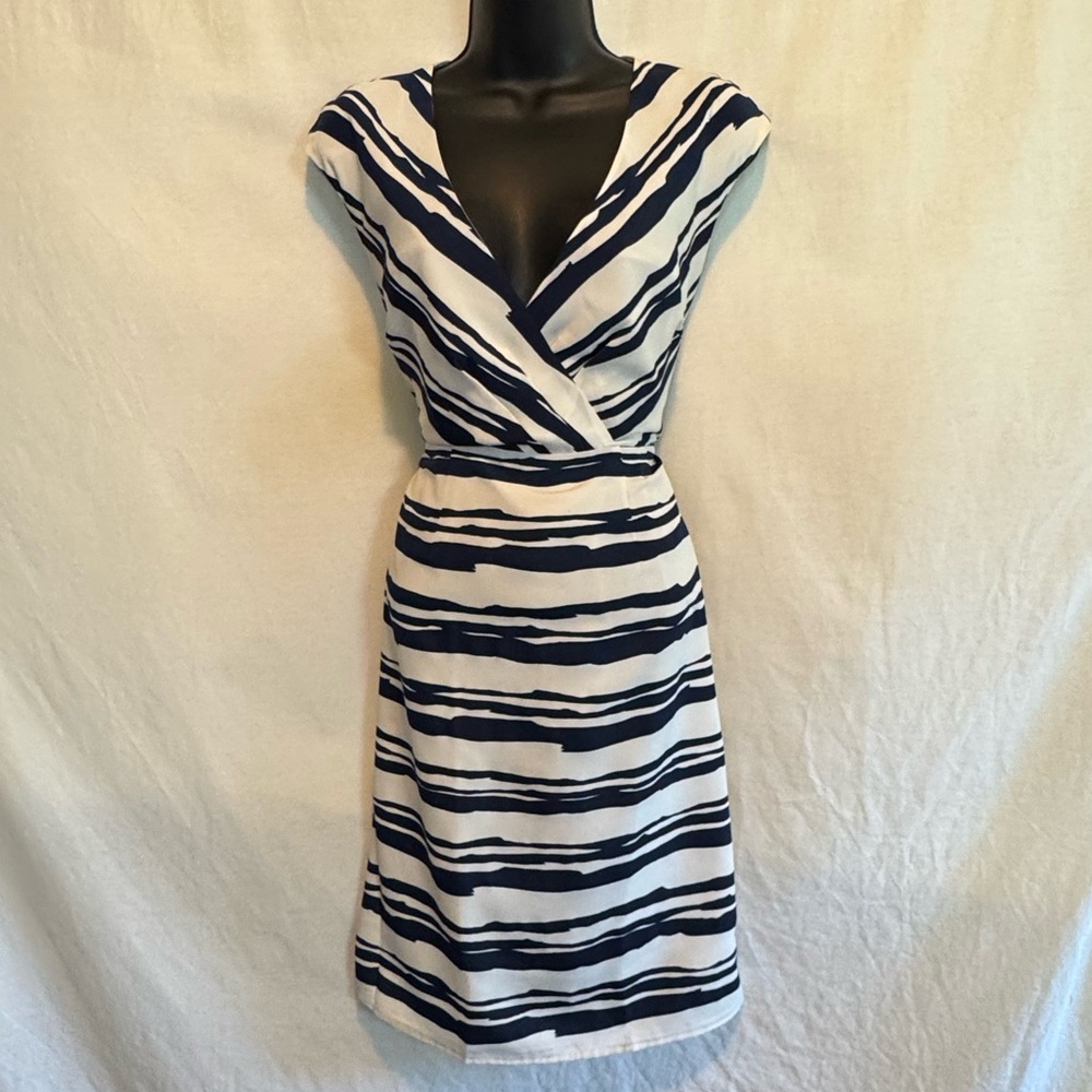 E-113 Merona White & Blue Stripe Sleeveless Lined MIDI Dress Size 2‎